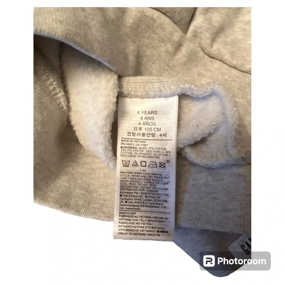 GAP Grogu light grey university style sweatshirt size 4
